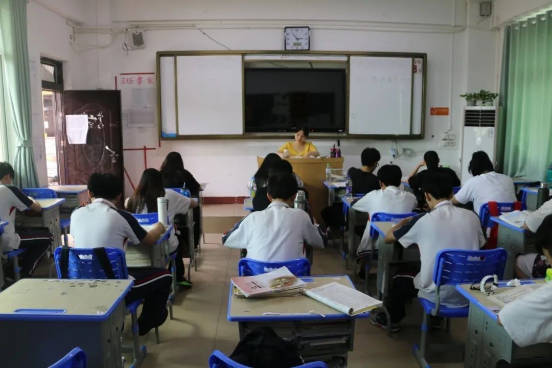 聚力拼搏 綻放七月——?？邳S岡金盤高級中學(xué)舉行高三二?？荚?  /></p>
<section style=