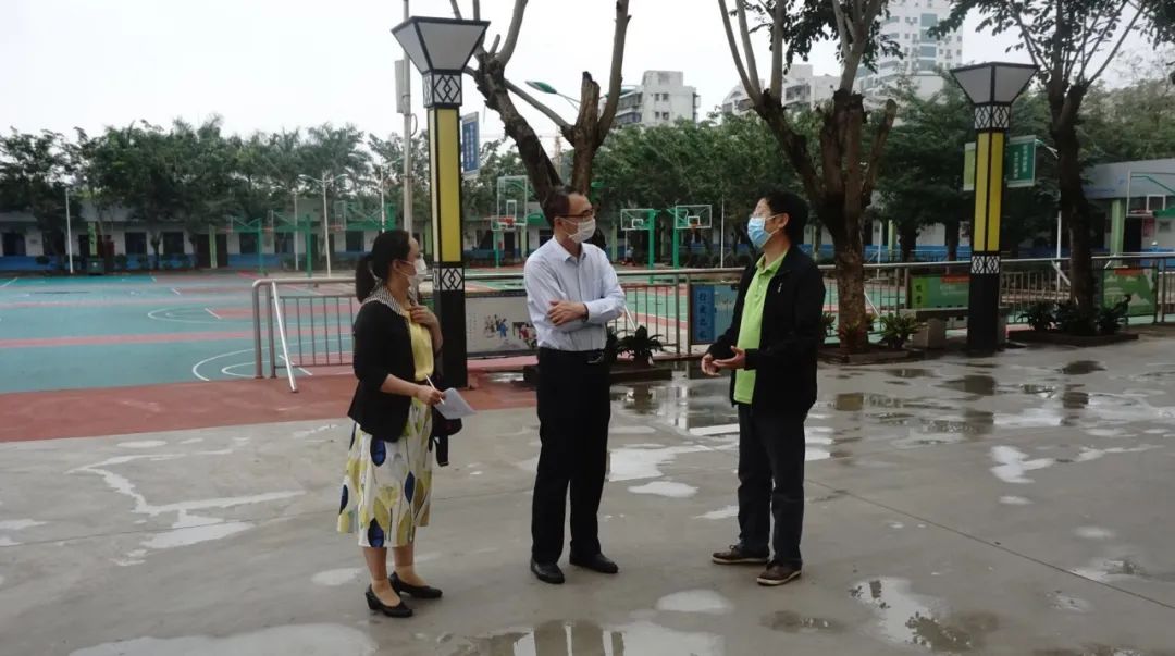 省教育廳韓主任一行蒞臨黃岡金盤高級中學(xué)開展2020春季開學(xué)復(fù)課專項(xiàng)檢查工作