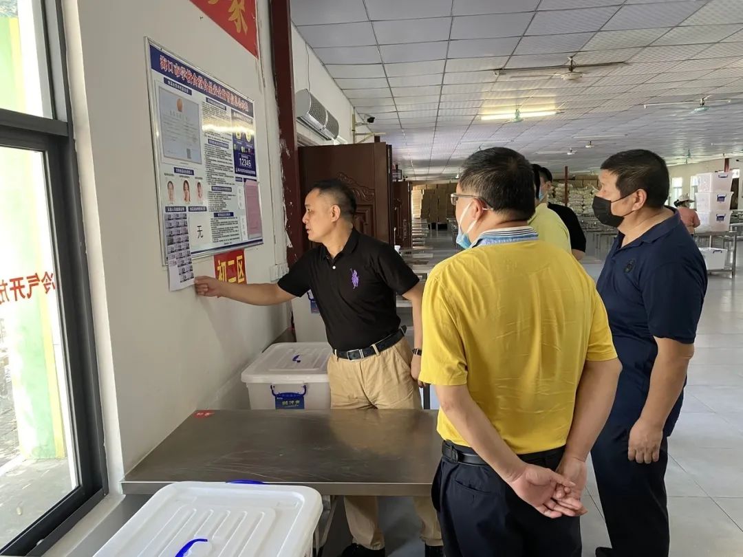 海口市市場監(jiān)督管理局來我校開展學校食堂專項檢查工作