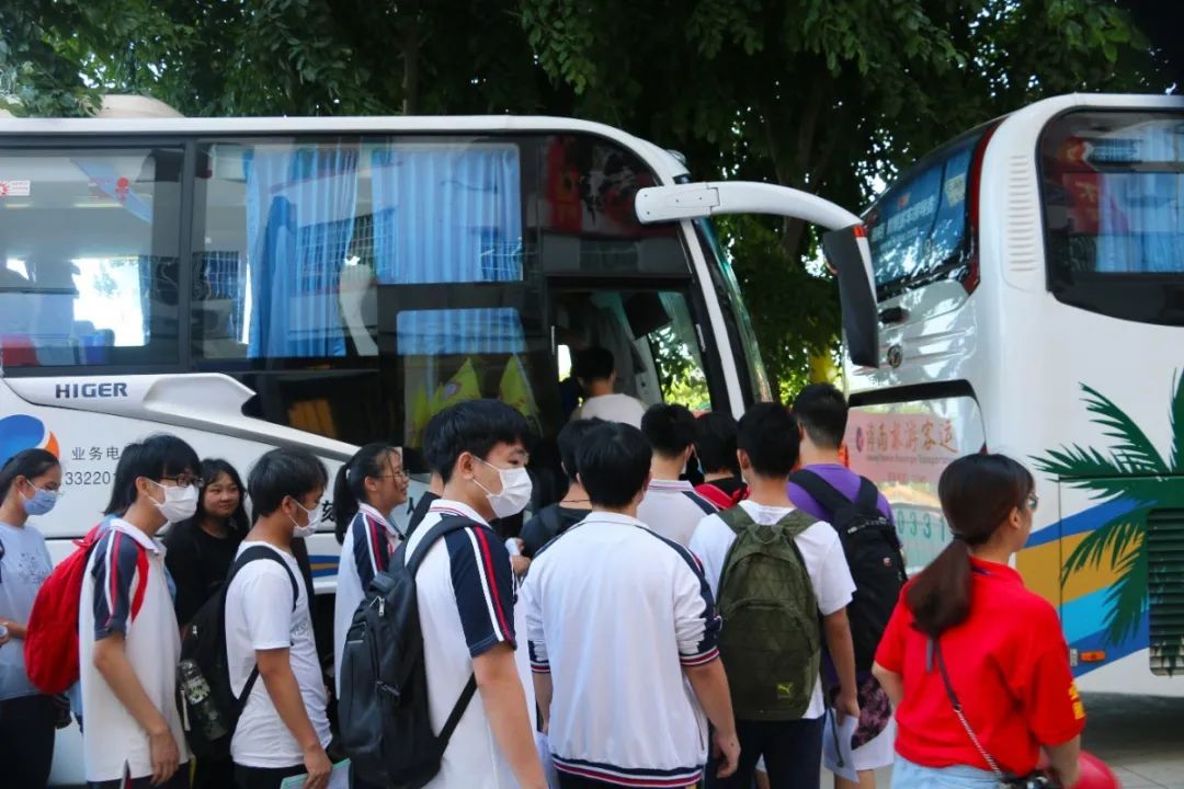 圓夢高考，揚帆起航！?？邳S岡金盤高級中學(xué)吹響高考出征集結(jié)號