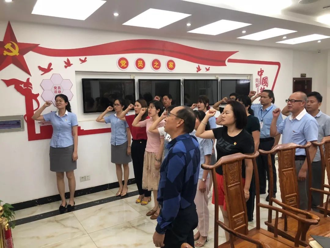 紅心獻(xiàn)給黨——海口黃岡金盤高級中學(xué)黨支部開展紀(jì)念建黨99周年系列活動