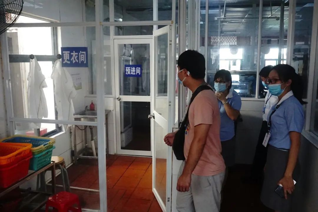 海口市市場監(jiān)督管理局來我校開展學校食堂專項檢查工作