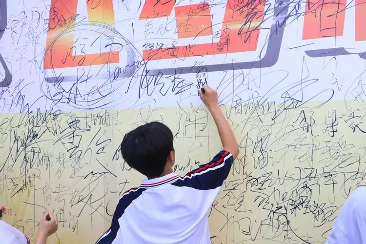 七月鳳凰花開(kāi)日，乃我金榜題名時(shí)——2020年?？邳S岡金盤(pán)高級(jí)中學(xué)高考動(dòng)員活動(dòng)