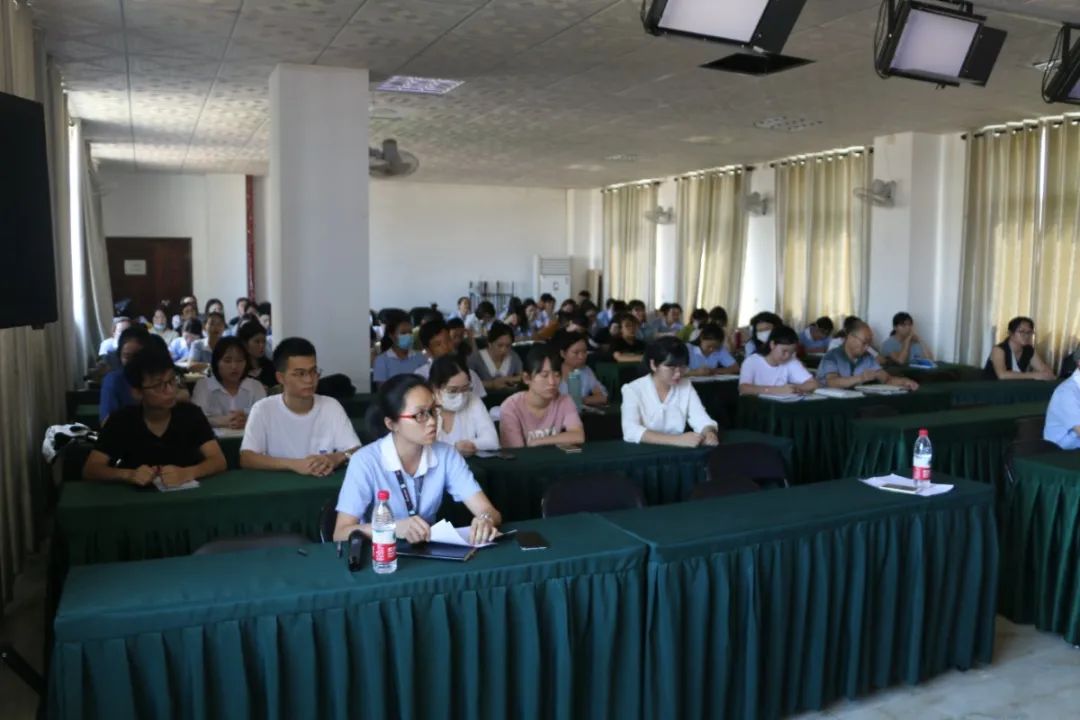 戰(zhàn)“疫”當先鋒   建功自貿港——?？邳S岡金盤高級中學疫情防控先進典型事跡宣講活動