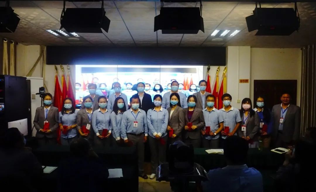 ?？邳S岡金盤高級中學(xué)召開全體教職工大會