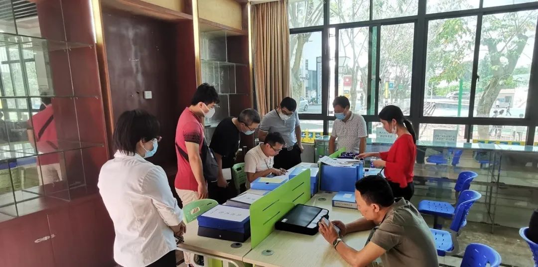 ?？谑惺袌霰O(jiān)督管理局來我校開展學校食堂專項檢查工作