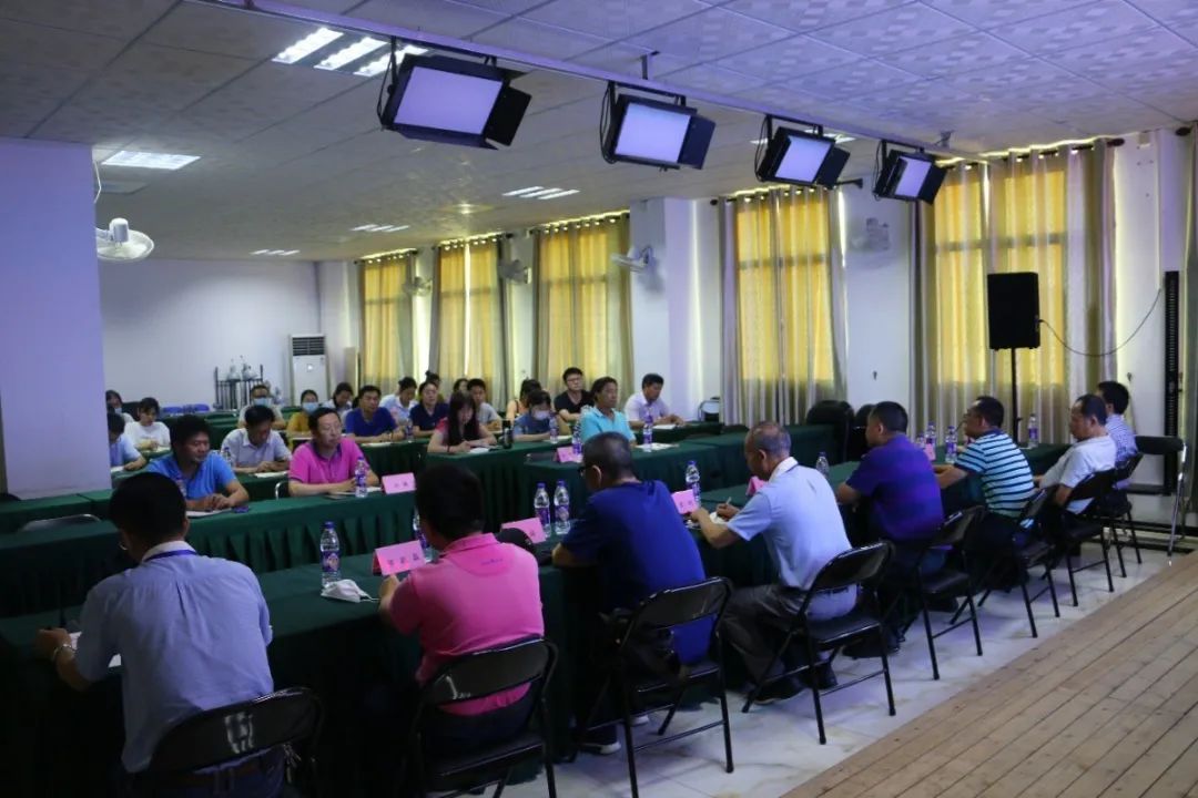 高端研討互學(xué)互鑒 資源共享共促共贏——記海南中學(xué)?？邳S岡金盤(pán)高級(jí)中學(xué)高考備考研討會(huì)