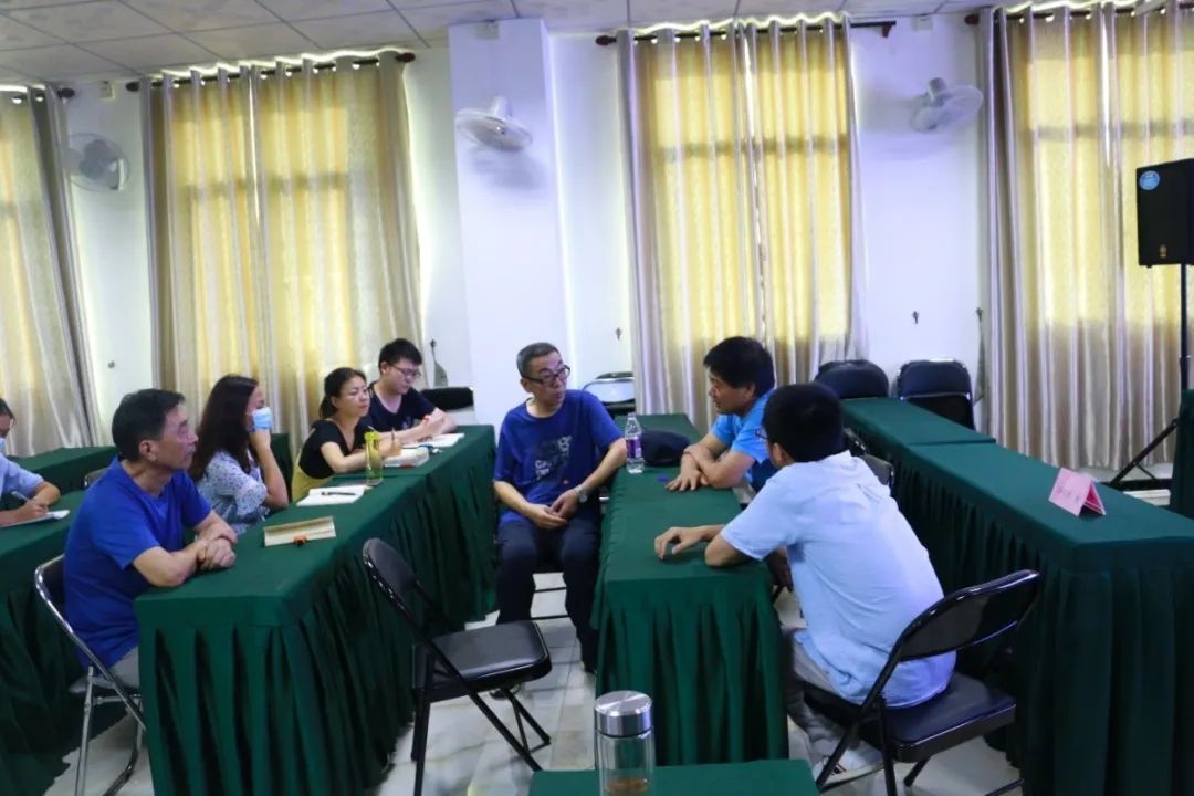 高端研討互學(xué)互鑒 資源共享共促共贏——記海南中學(xué)?？邳S岡金盤(pán)高級(jí)中學(xué)高考備考研討會(huì)