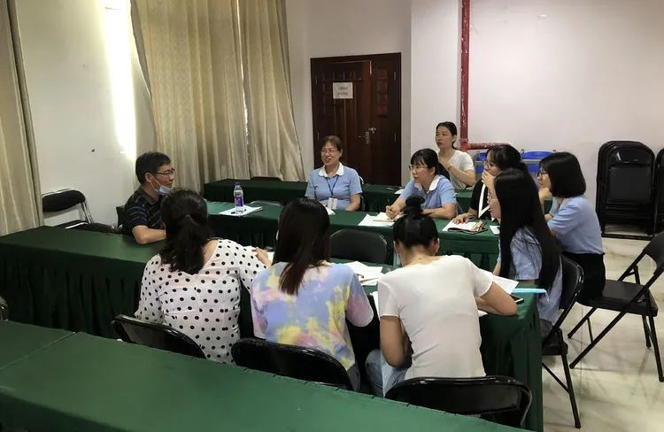 助力教學(xué) 沖刺高考——海南華僑中學(xué)、海口黃岡金盤高級(jí)中學(xué)舉行高考備考研討會(huì)