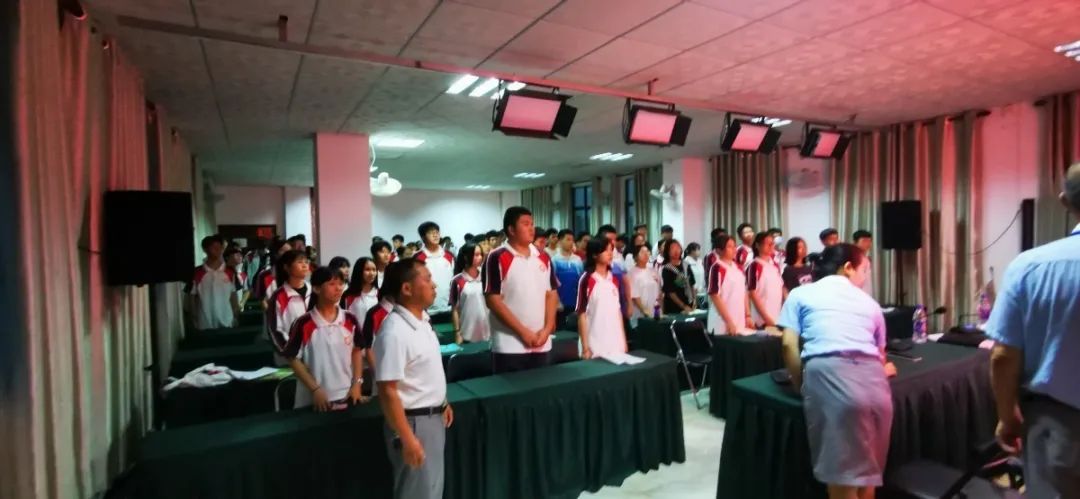 五四精神，你我傳承——記海口黃岡金盤高級中學5月份新團員入團宣誓儀式