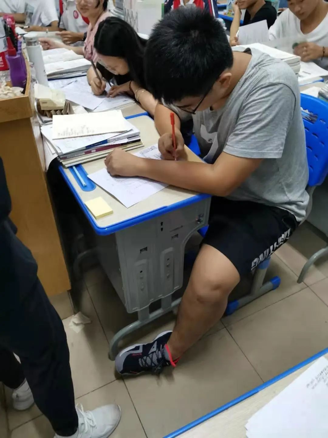 以評促教 教學相長 ?？邳S岡金盤高級中學開展學生民主評教調查活動