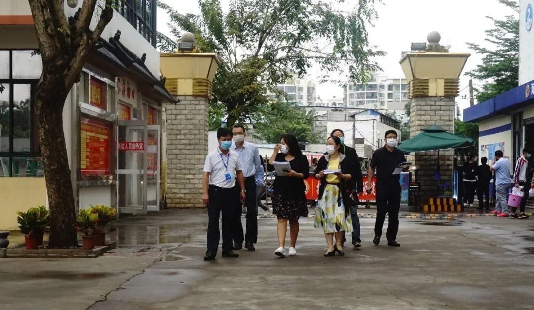 省教育廳韓主任一行蒞臨黃岡金盤高級中學(xué)開展2020春季開學(xué)復(fù)課專項(xiàng)檢查工作