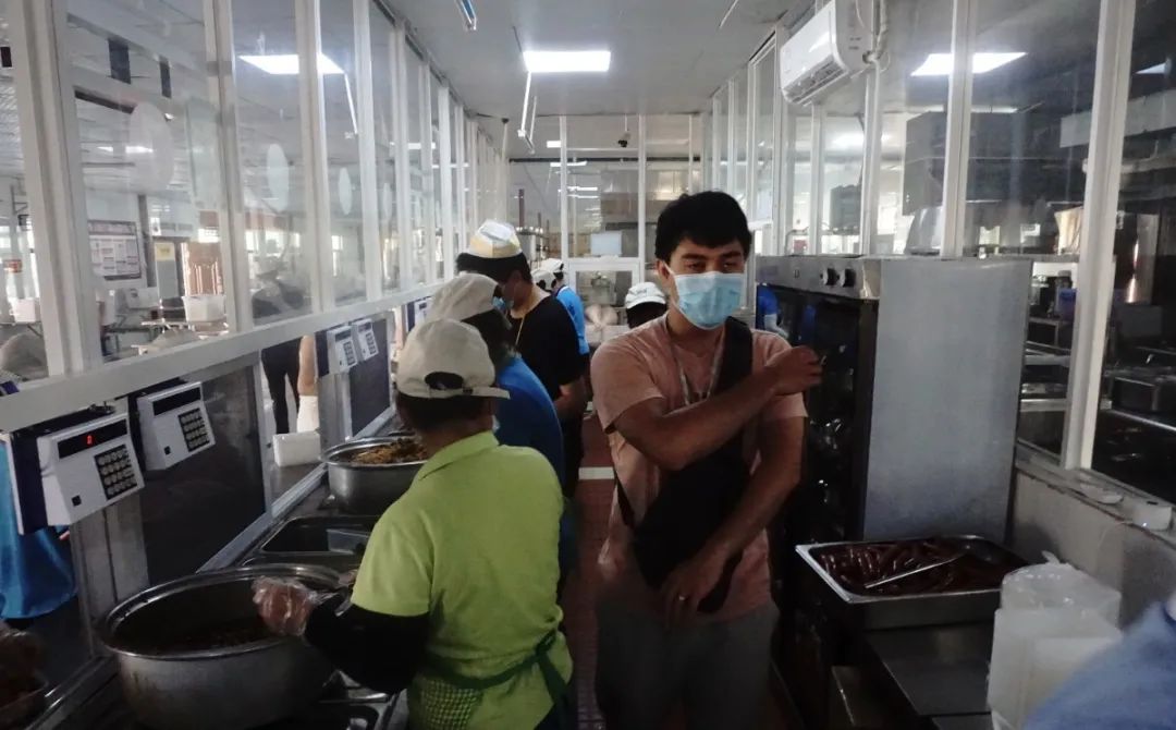 ?？谑惺袌霰O(jiān)督管理局來我校開展學校食堂專項檢查工作