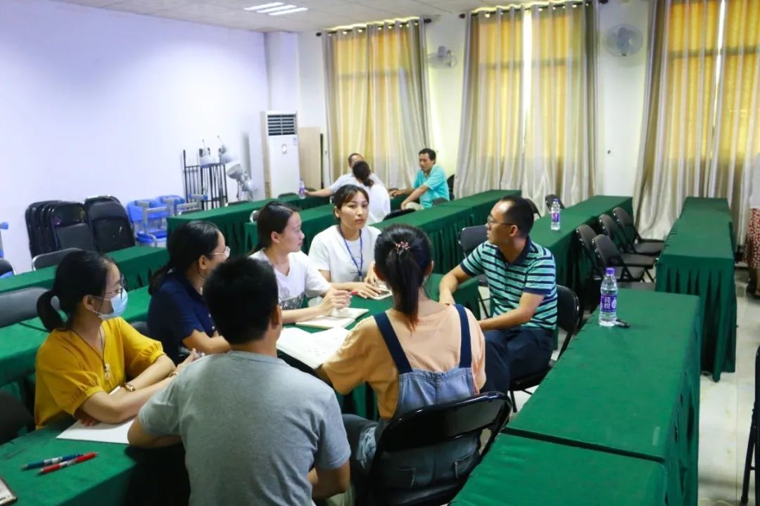 高端研討互學(xué)互鑒 資源共享共促共贏——記海南中學(xué)?？邳S岡金盤(pán)高級(jí)中學(xué)高考備考研討會(huì)