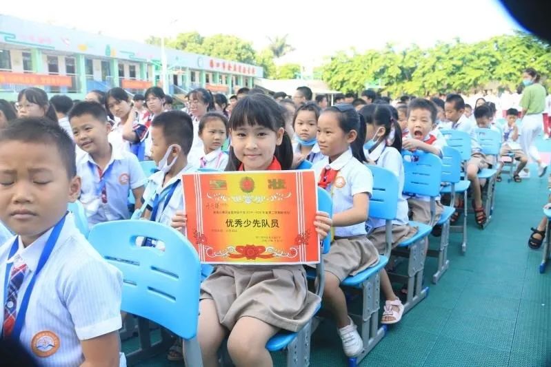 砥礪前行，激勵成長——黃岡金盤高級中學(xué)期中檢測總結(jié)表彰大會