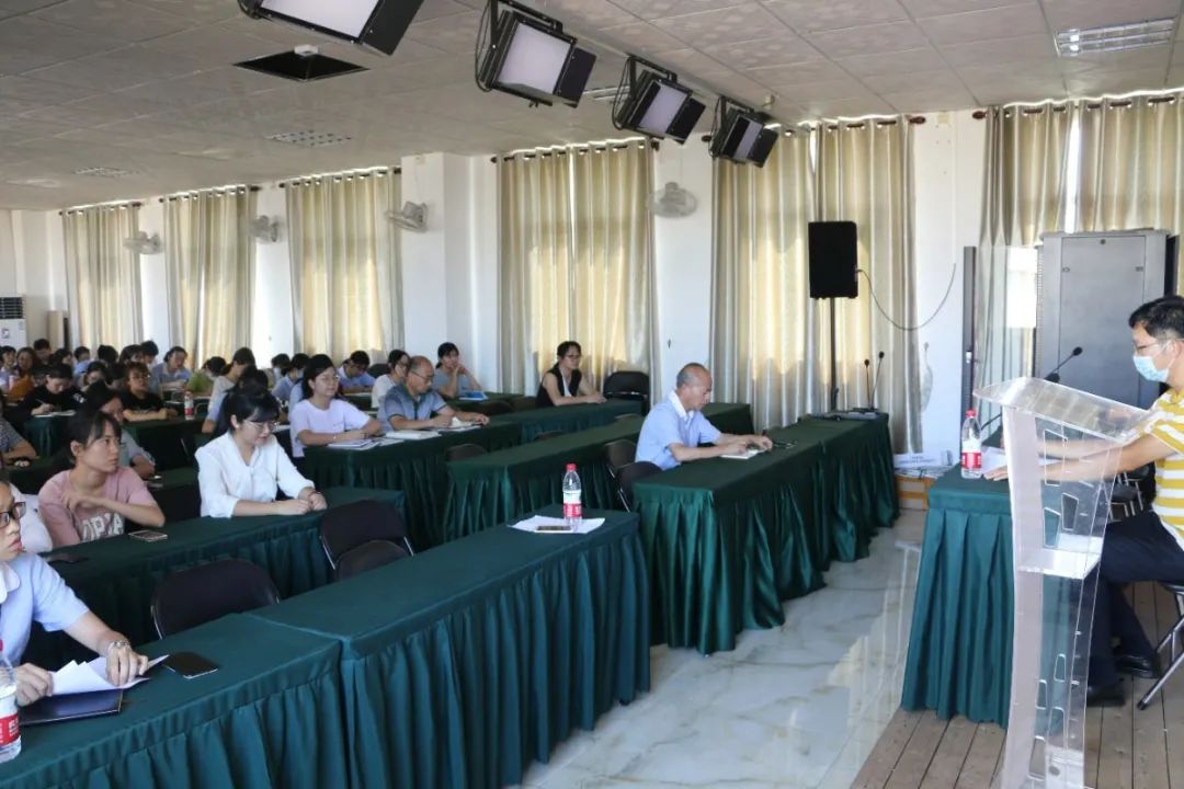 戰(zhàn)“疫”當先鋒   建功自貿港——?？邳S岡金盤高級中學疫情防控先進典型事跡宣講活動