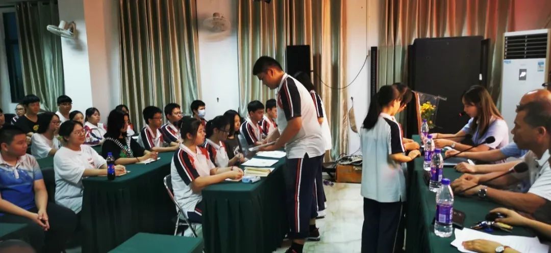 五四精神，你我傳承——記?？邳S岡金盤高級中學5月份新團員入團宣誓儀式