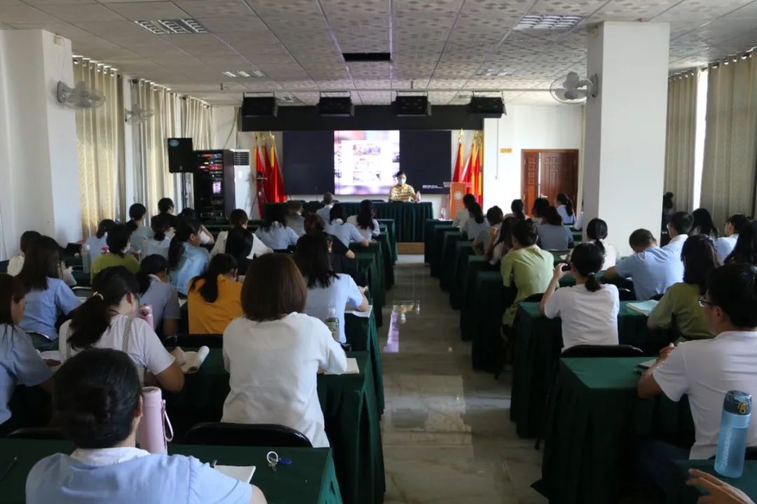 戰(zhàn)“疫”當先鋒   建功自貿港——?？邳S岡金盤高級中學疫情防控先進典型事跡宣講活動