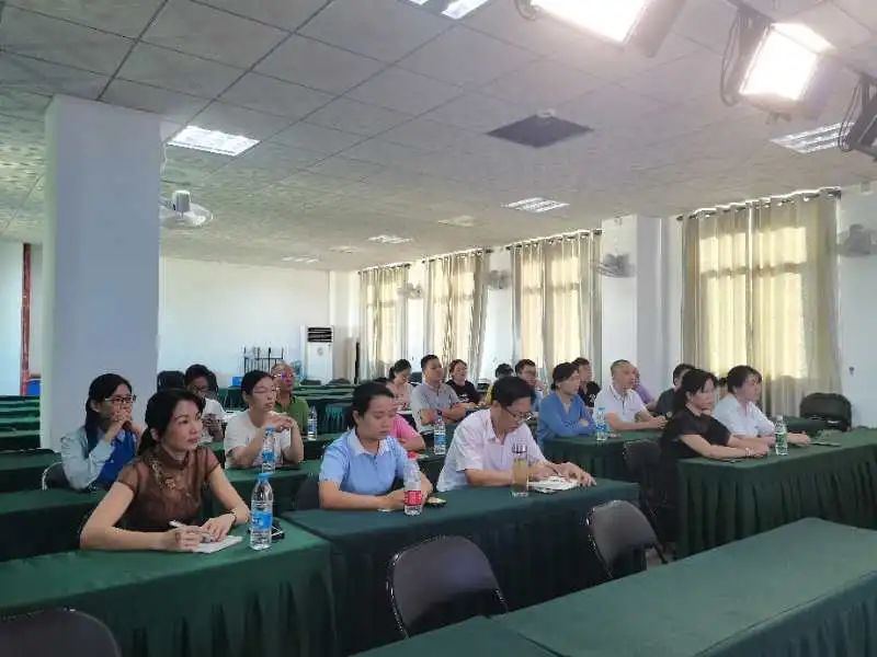 家校情融 共創(chuàng)未來——海口黃岡金盤高級中學(xué)召開家長委員會會議