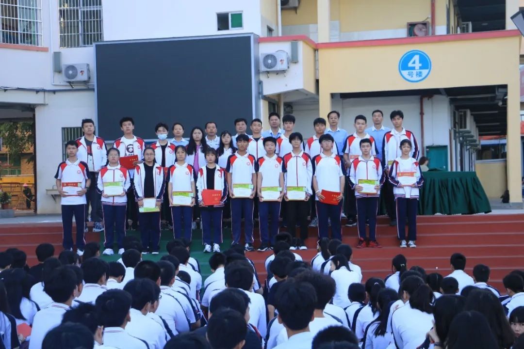 策馬揚(yáng)鞭踏征程 勇立潮頭創(chuàng)佳績(jī)——?？邳S岡金盤(pán)高級(jí)中學(xué)2020春季期中考試表彰大會(huì)紀(jì)實(shí)