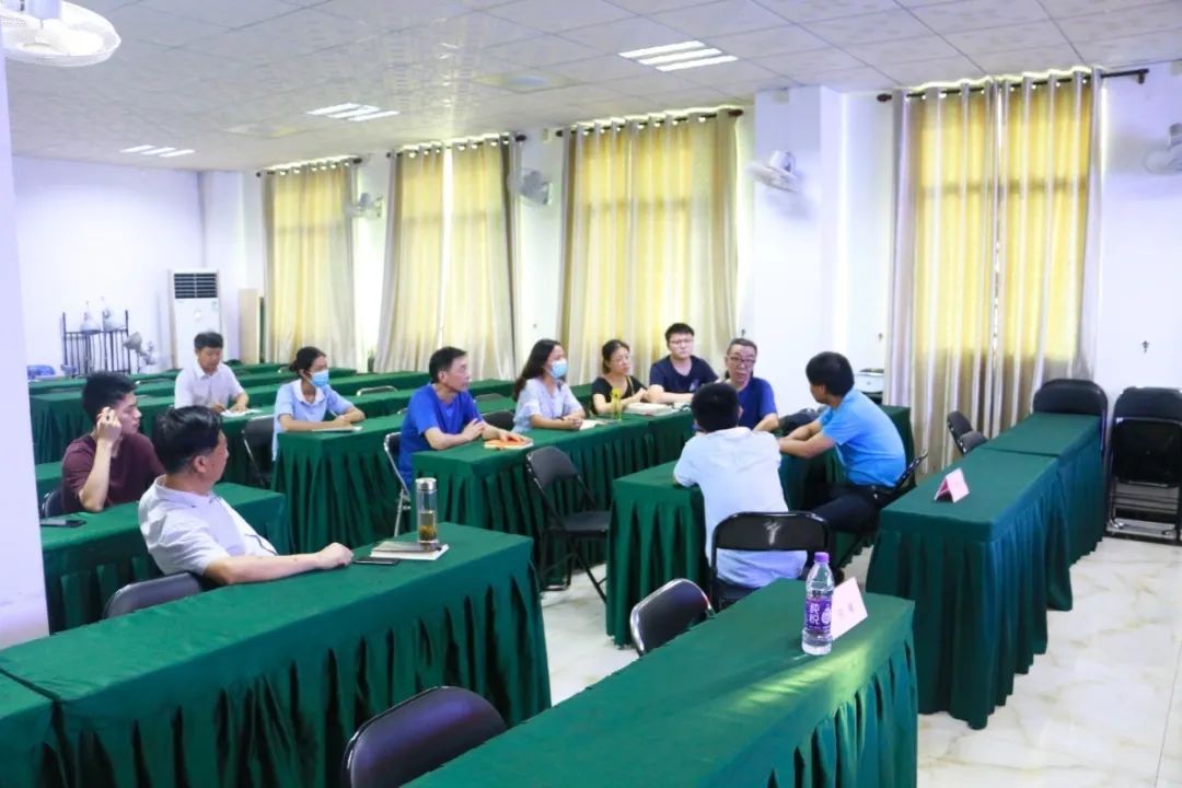 高端研討互學(xué)互鑒 資源共享共促共贏——記海南中學(xué)?？邳S岡金盤(pán)高級(jí)中學(xué)高考備考研討會(huì)