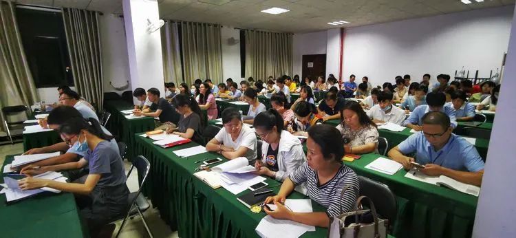 有備無(wú)患防患未然  應(yīng)急有方遇險(xiǎn)不慌——?？邳S岡金盤(pán)高級(jí)中學(xué)開(kāi)展防震應(yīng)急疏散演練