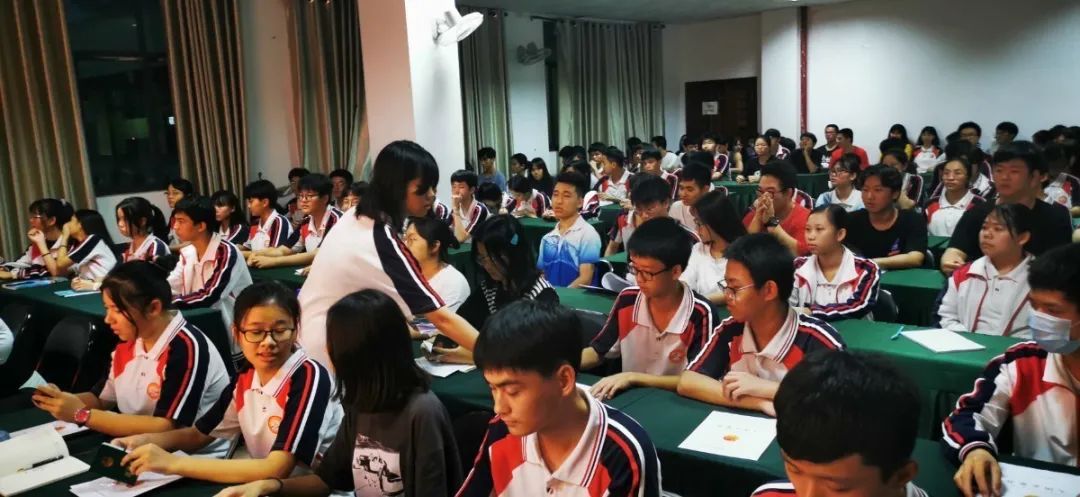 五四精神，你我傳承——記?？邳S岡金盤高級中學5月份新團員入團宣誓儀式