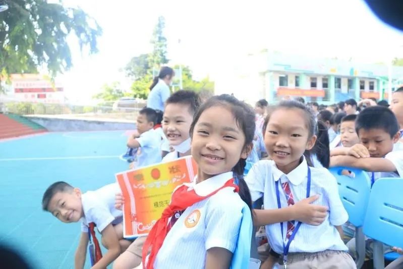 砥礪前行，激勵成長——黃岡金盤高級中學(xué)期中檢測總結(jié)表彰大會