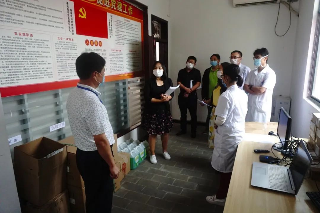 省教育廳韓主任一行蒞臨黃岡金盤高級中學(xué)開展2020春季開學(xué)復(fù)課專項(xiàng)檢查工作