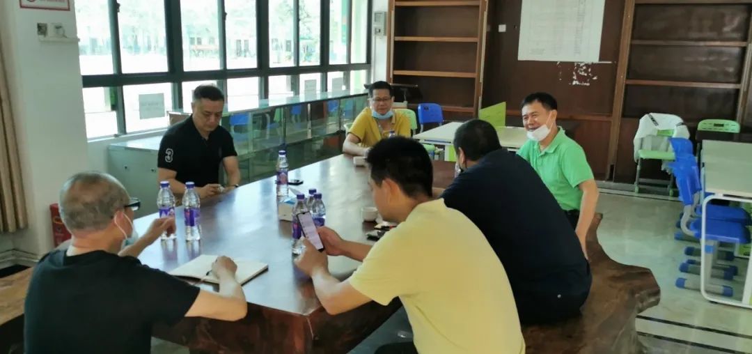 ?？谑惺袌霰O(jiān)督管理局來我校開展學校食堂專項檢查工作