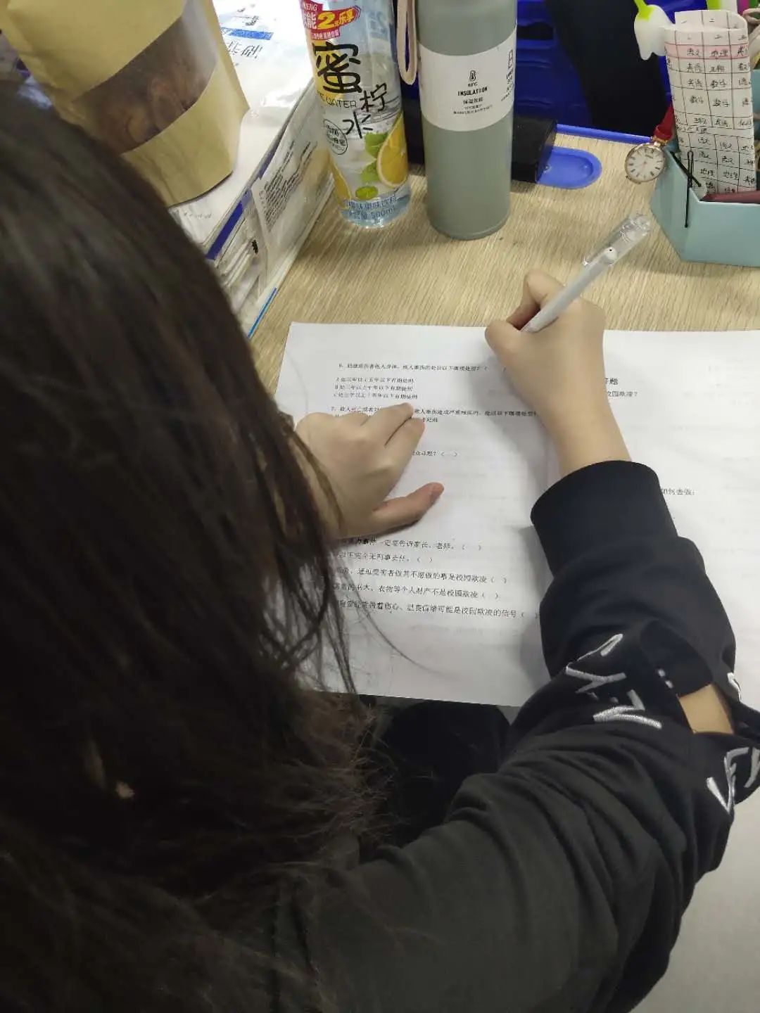 ?？邳S岡金盤(pán)高級(jí)中學(xué)開(kāi)展”共建平安校園，預(yù)防校園欺凌“主題班會(huì)