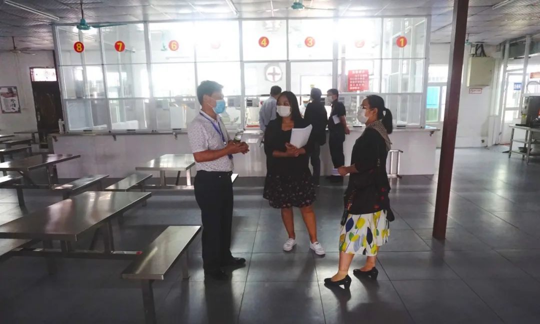 省教育廳韓主任一行蒞臨黃岡金盤高級中學(xué)開展2020春季開學(xué)復(fù)課專項(xiàng)檢查工作