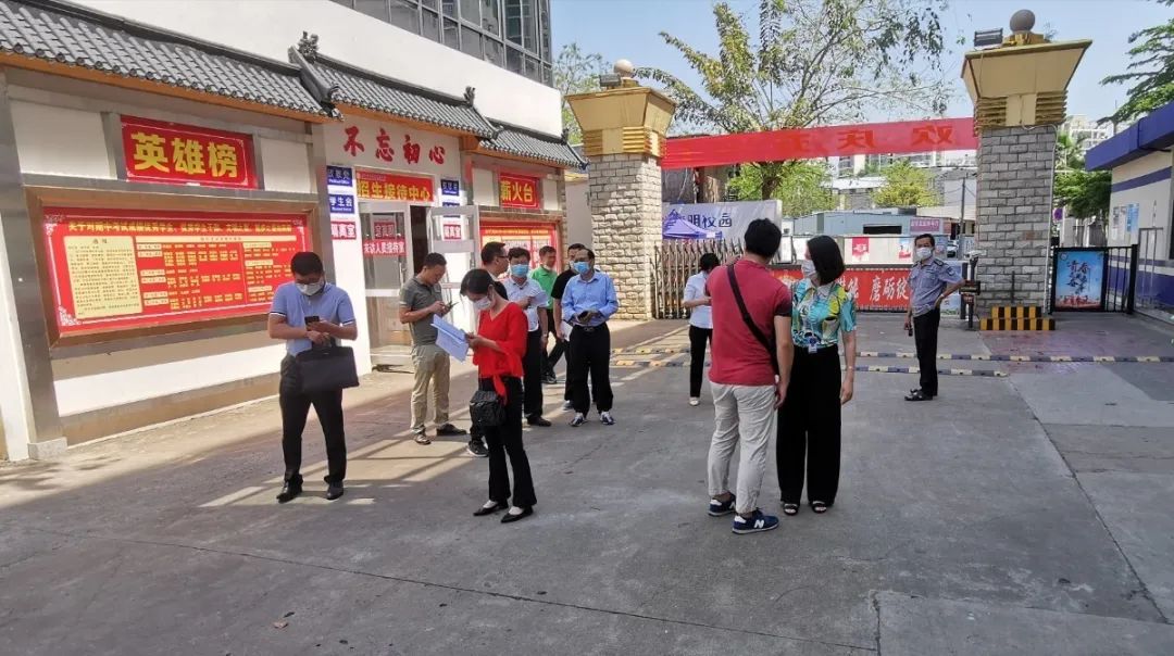 海口市市場監(jiān)督管理局來我校開展學校食堂專項檢查工作