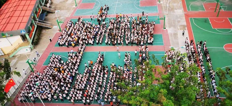 有備無(wú)患防患未然  應(yīng)急有方遇險(xiǎn)不慌——?？邳S岡金盤(pán)高級(jí)中學(xué)開(kāi)展防震應(yīng)急疏散演練