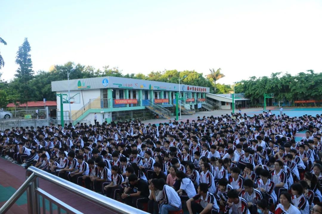 策馬揚(yáng)鞭踏征程 勇立潮頭創(chuàng)佳績(jī)——?？邳S岡金盤(pán)高級(jí)中學(xué)2020春季期中考試表彰大會(huì)紀(jì)實(shí)