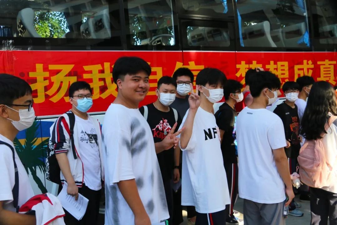 圓夢高考，揚帆起航！?？邳S岡金盤高級中學(xué)吹響高考出征集結(jié)號