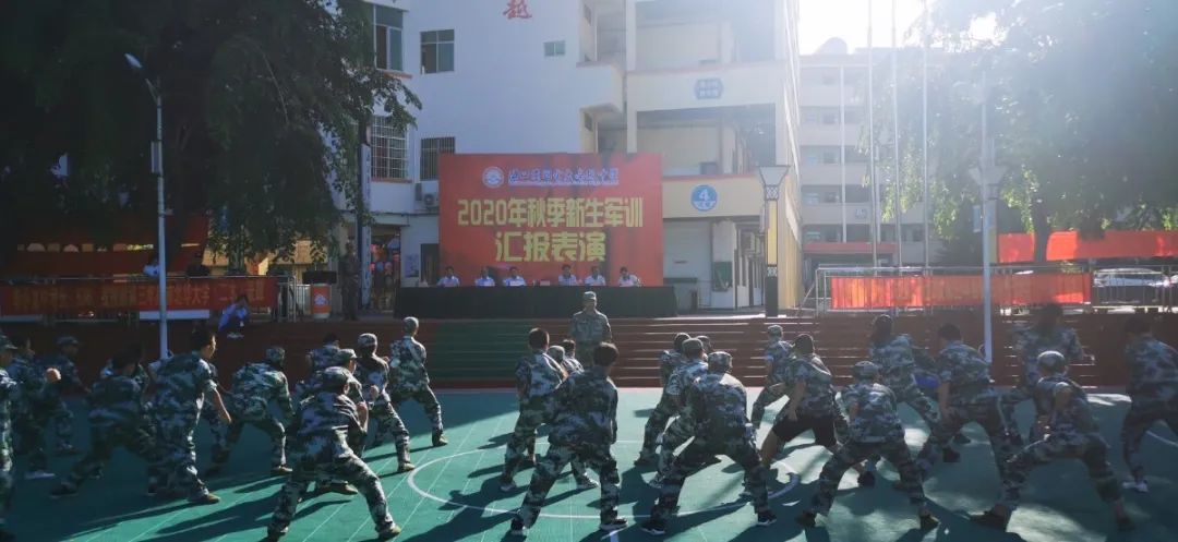 迷彩青春 乘風(fēng)起航——記?？邳S岡金盤高級中學(xué)初中部2020級新生軍訓(xùn)總結(jié)大會