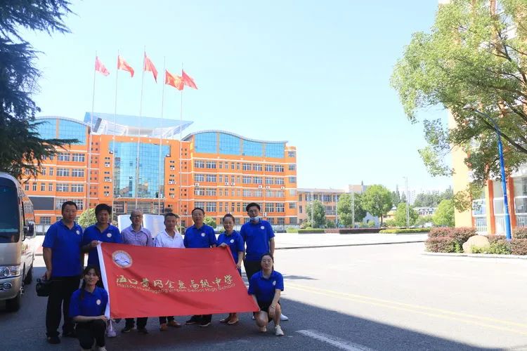 在教授縣學(xué)習(xí)教育 育海南島精英人才——?？邳S岡金盤高級(jí)中學(xué)赴蘄春一中研修