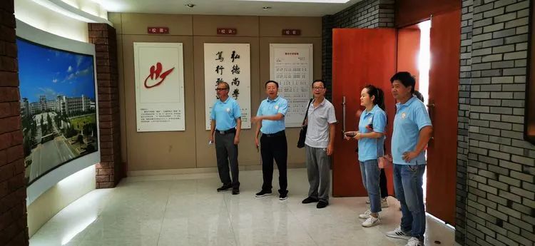 參觀學(xué)習(xí)取真經(jīng) 借鑒經(jīng)驗促提升——?？邳S岡金盤高級中學(xué)赴黃岡中學(xué)研修交流