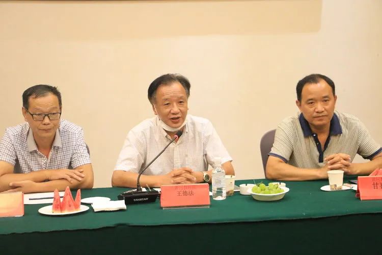 參觀學(xué)習(xí)取真經(jīng) 借鑒經(jīng)驗促提升——?？邳S岡金盤高級中學(xué)赴黃岡中學(xué)研修交流