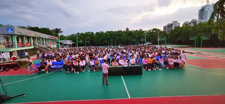 感恩母校 勇敢追夢——?？邳S岡金盤高級中學舉行2020屆高三校友報告會