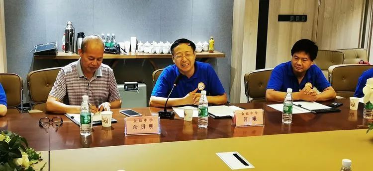 在教授縣學(xué)習(xí)教育 育海南島精英人才——?？邳S岡金盤高級(jí)中學(xué)赴蘄春一中研修