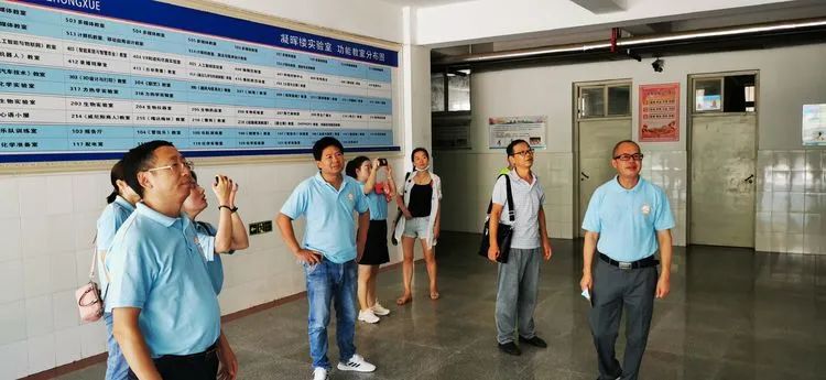 參觀學(xué)習(xí)取真經(jīng) 借鑒經(jīng)驗促提升——海口黃岡金盤高級中學(xué)赴黃岡中學(xué)研修交流