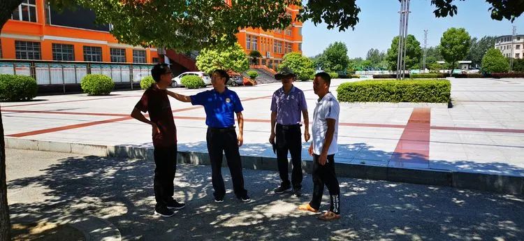 在教授縣學(xué)習(xí)教育 育海南島精英人才——?？邳S岡金盤高級(jí)中學(xué)赴蘄春一中研修