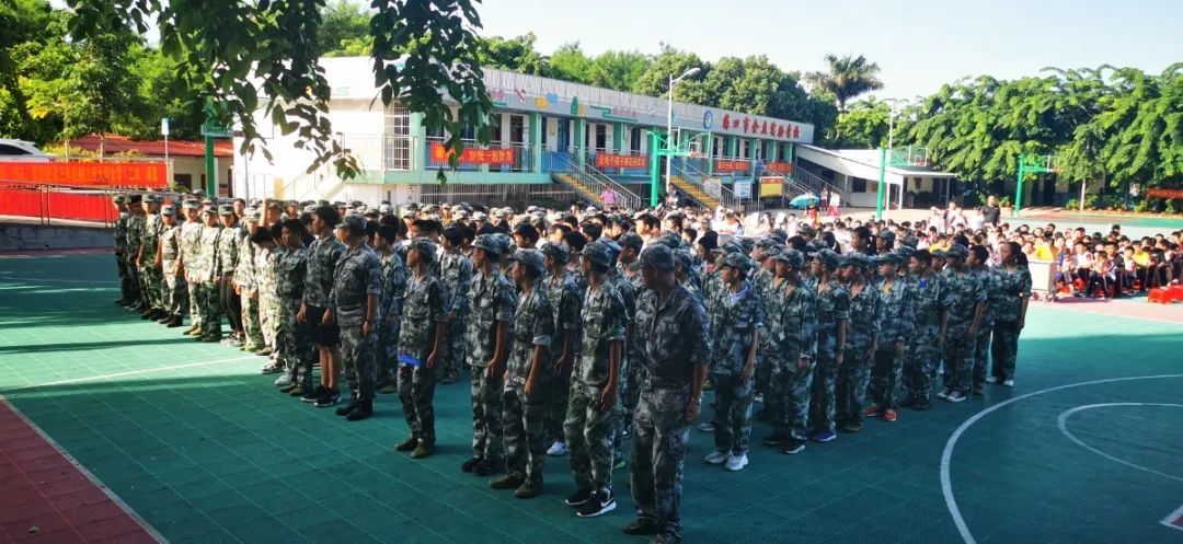 迷彩青春 乘風(fēng)起航——記?？邳S岡金盤高級中學(xué)初中部2020級新生軍訓(xùn)總結(jié)大會