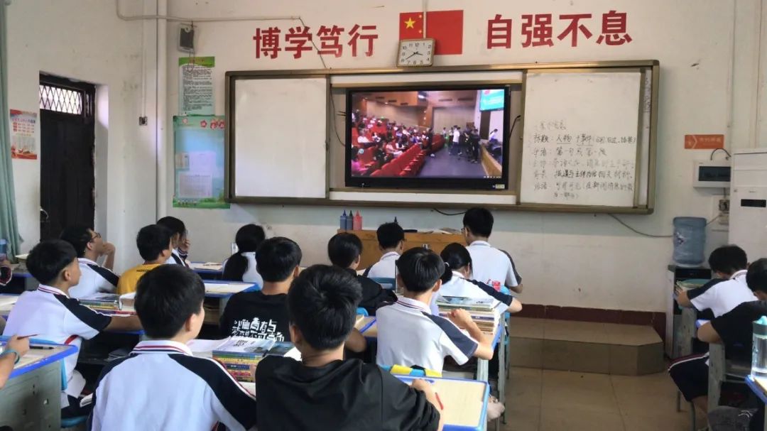 長鳴消防安全警鐘 筑牢防火防災墻壁——海口黃岡金盤高級中學組織全體師生觀看消防安全公開課