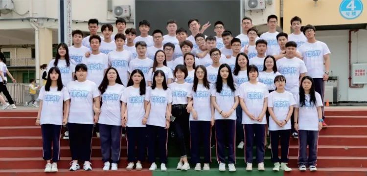 ?？邳S岡金盤高級中學(xué)——十八而至，放飛理想2021屆成人禮