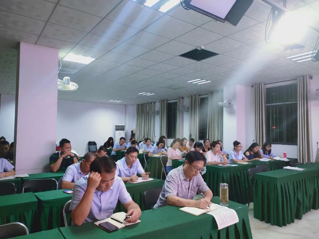 壓實(shí)責(zé)任  守護(hù)安全——?？邳S岡金盤(pán)高級(jí)中學(xué)召開(kāi)安全教育工作會(huì)議