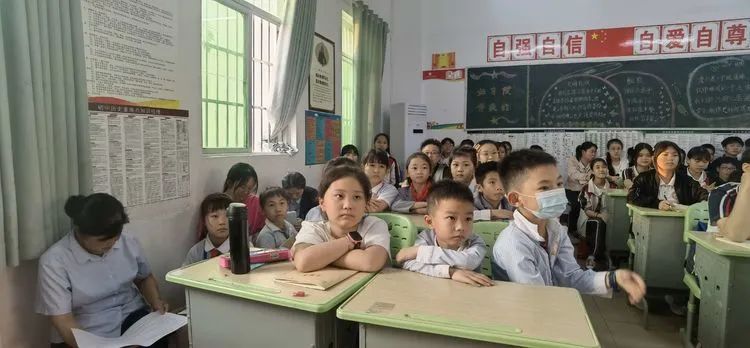 ?？邳S岡金盤高級(jí)中學(xué)·晨曦文學(xué)社成立