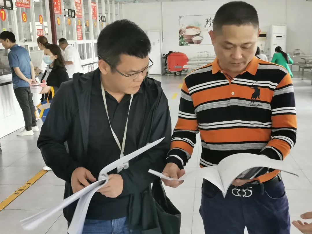 護航新學(xué)期——?？谑惺袌霰O(jiān)督管理局來我校開展學(xué)校食堂食品安全聯(lián)合檢查工作